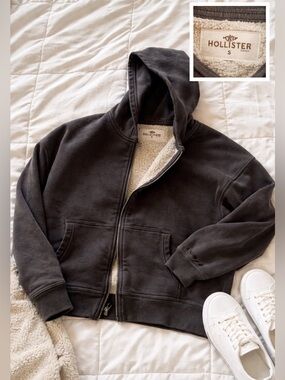 Hollister Men’s Medium Boxy Fit Sherpa Lined Zip Hoodie Gray